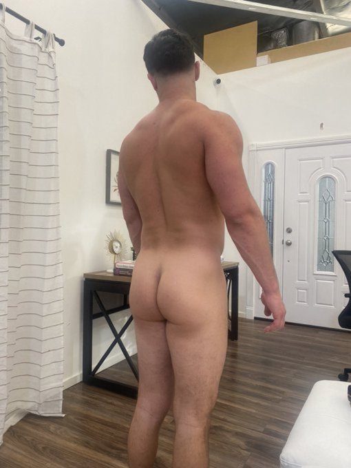 Kiss it 😂 https://t.co/UwGkeC71Sd    📸 @LondonCRiver https://t.co/g3hBLxSatt<a class="tags" href="/tag/londoncriver">@londoncriver</a>