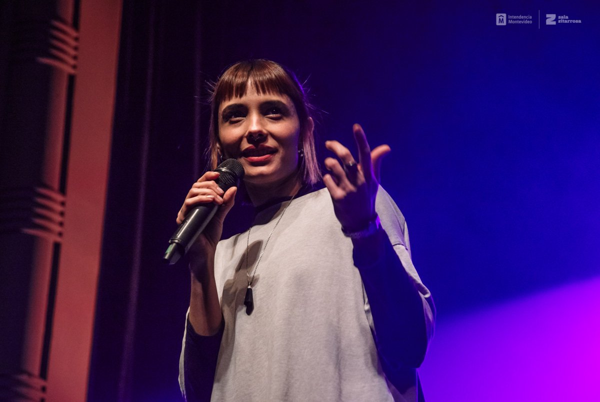 SalaZitarrosa's tweet photo. ¡Ayer vivimos otra nueva fecha de #CápsulasElectrónicas con la música de Helen Olhausen!

Junto a @RondaDeMujeres producimos este ciclo de música electrónica con el que te invitamos a experimentar una nueva forma de sentir ✨ 

#NosVolvemosAEmocionar

📸 @Lucia1305 https://t.co/gw5hyStOwd