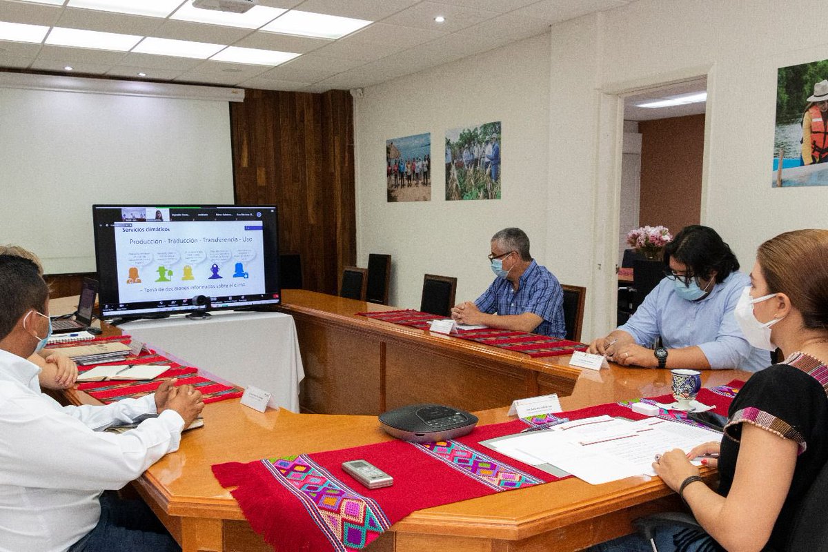 Secam_Oficial's tweet photo. La titular de la #SAGyP, Zaynia Andrea Gil Vázquez encabezó la reunión de trabajo de la Mesa Técnica Agroclimática #MTA de #Chiapas, y subrayó el compromiso con el bienestar de los productores de granos básicos.

¡Con el campo, #ChiapasEsMásFuerte!

👉https://t.co/nUqefSXx0j https://t.co/lwMLEuZPUN