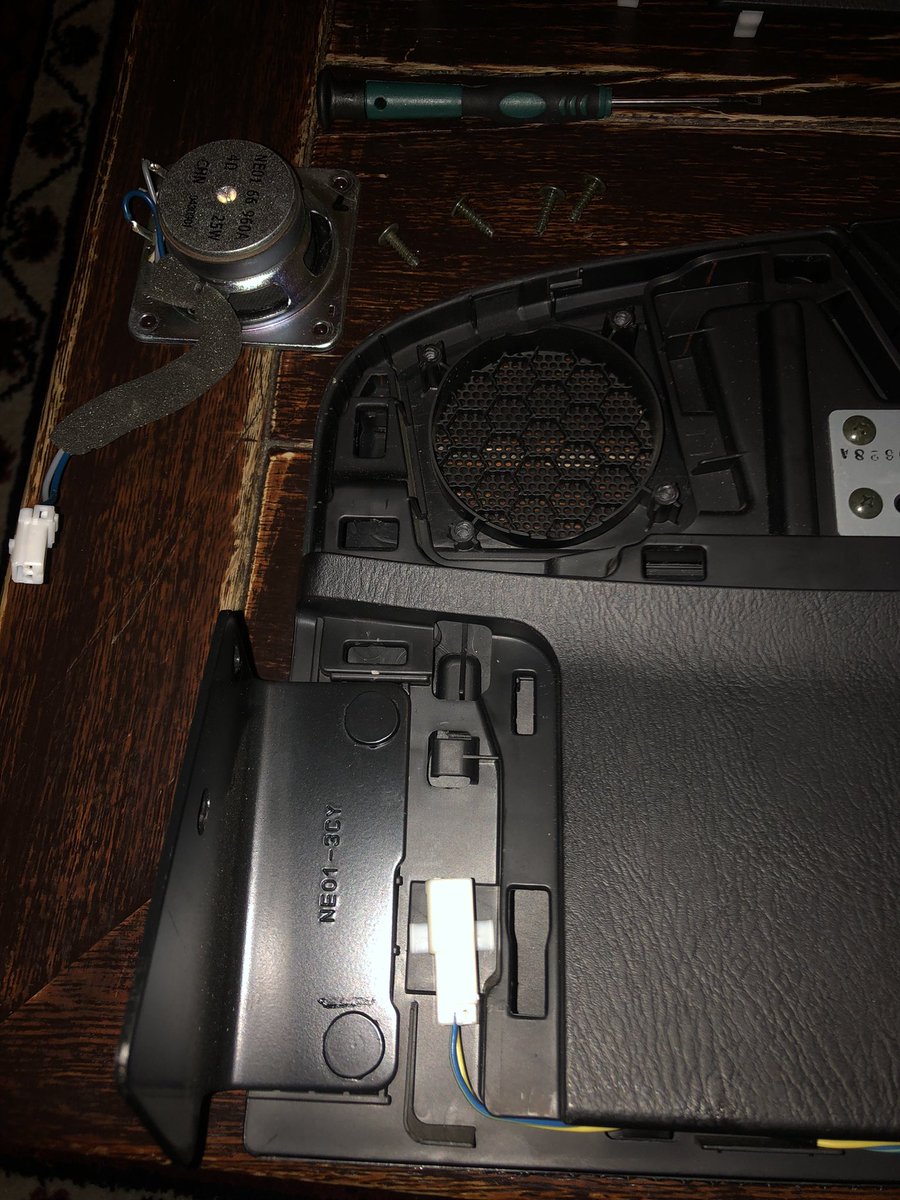 tim_wiegerinck's tweet photo. Dismantled the soundbar as far as necessary for cleaning, degreasing and paint (in that order) #mazda #mx5 #mk2 https://t.co/u2s9gR7kvw
