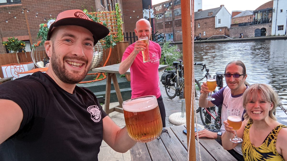 What a legend! Neil is half way through his challenge #cycling 700+ miles for <a href="/brumshospice/">Birmingham Hospice</a> 🚴💪😜 Today I joined him &amp; <a href="/trilby/">𝙱𝚎𝚗 𝚂𝚝𝚊𝚗𝚕𝚎𝚢 🌍🌻🏳️‍🌈</a> on the canal at Warick for day 8 riding Daventry-#Birmingham. You can follow his journey <a href="/neilemerydotcom/">Neil Emery 🌈</a> donate if you can🙂👇
justgiving.com/fundraising/re…
