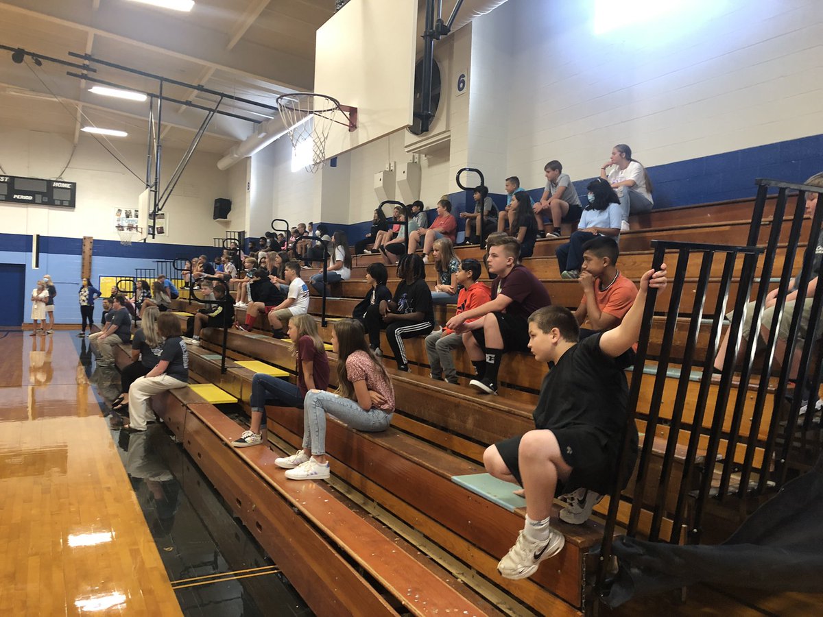 christiefulk45's tweet photo. Glad you are here 6th grade Eagles! #betterthanever #TheErwinWay #openingassembly https://t.co/T4Mx4b8CSo