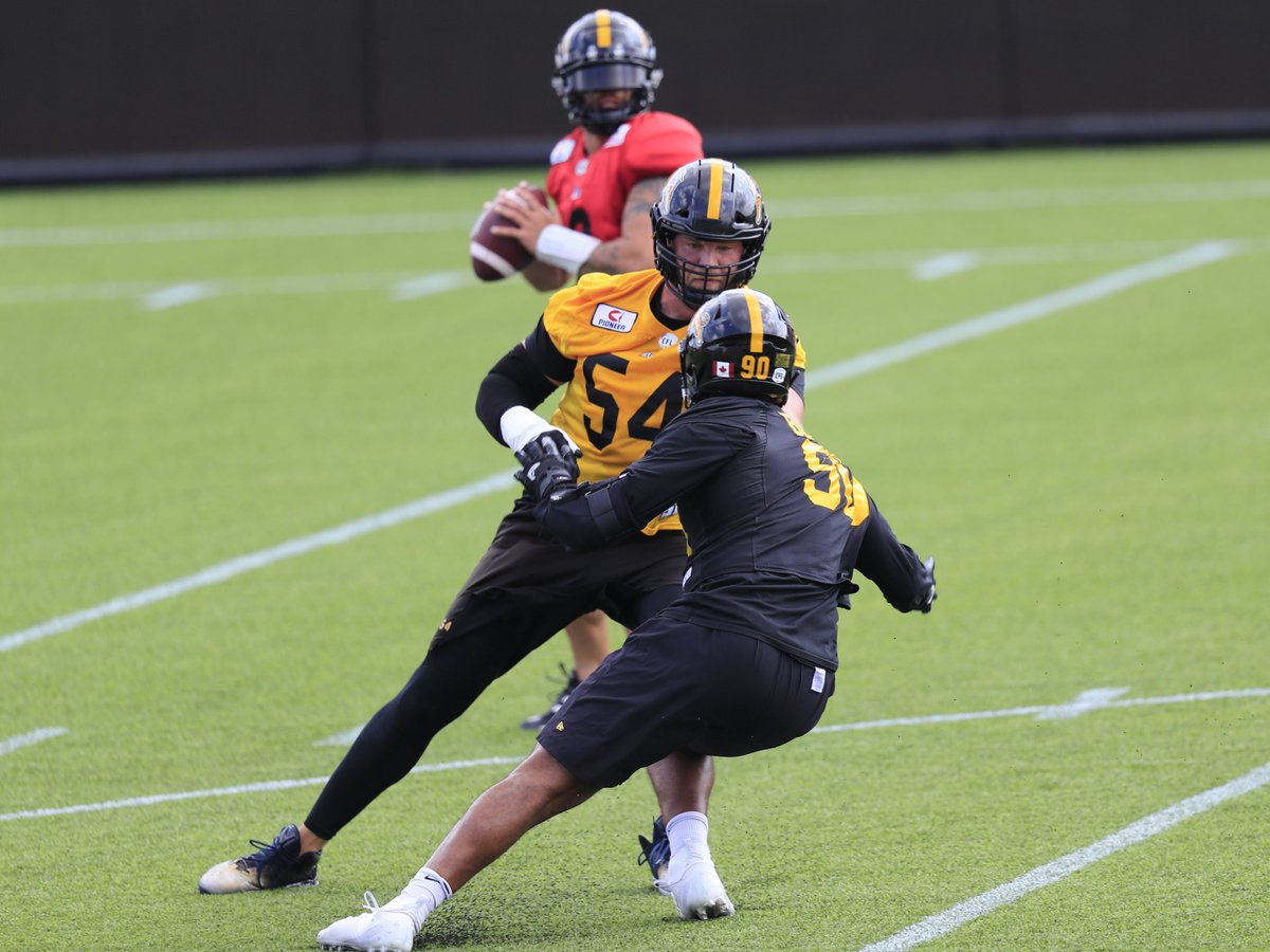 BobButrym's tweet image. The hand of progress with 2019&apos;s Top O-Lineman award winner.  The stalwart @McMasterSports alum will certainly be a needed boost. 

#BackToPractice  @CVZ54