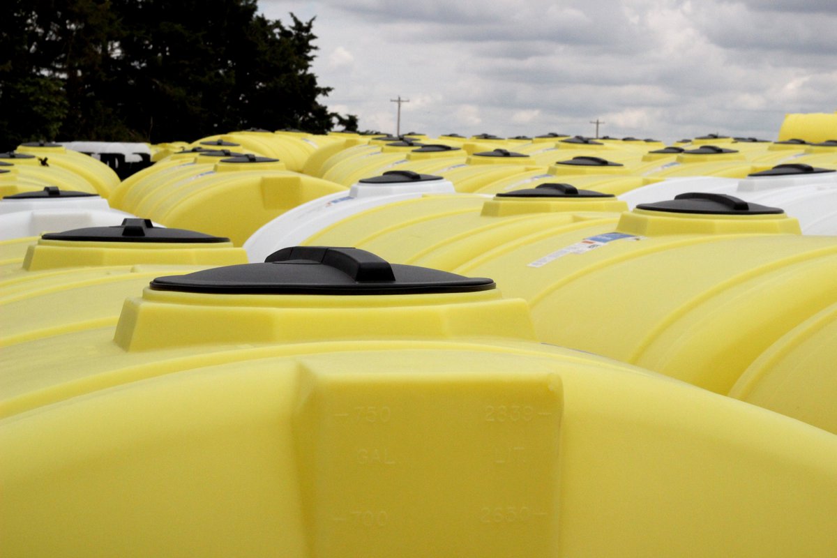 SurePointAg's tweet image. Tanks, tanks, &amp;amp; more tanks! This summer is proving to be a record-breaking #EOP season, and we are anticipating that supply chain issues aren&apos;t going away in the next few months. So we&apos;ve been building a huge stock of tanks in various sizes to fulfill your #liquidapplication ...