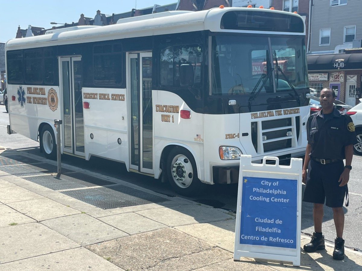 Ex1Pfd's tweet image. Philadelphia Fire Dept providing relief to the citizens during this heat emergency. Please take advantage of our cooling buses. 
-Germantown and Allegheny
-Wyoming and Rising Sun
-Broad and Synder.@ThielAdam @PFDCraigMurphy @PhillyFireDept @PhilaOEM @YatescrystalPFD