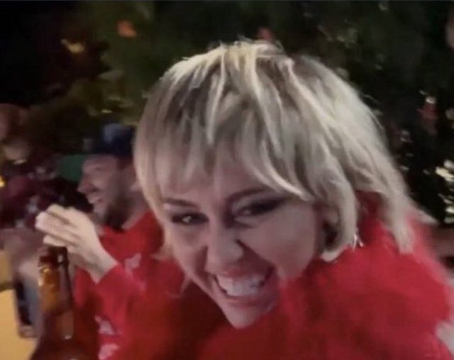 E8iycHMXoAADs9s?format=jpg&name=small