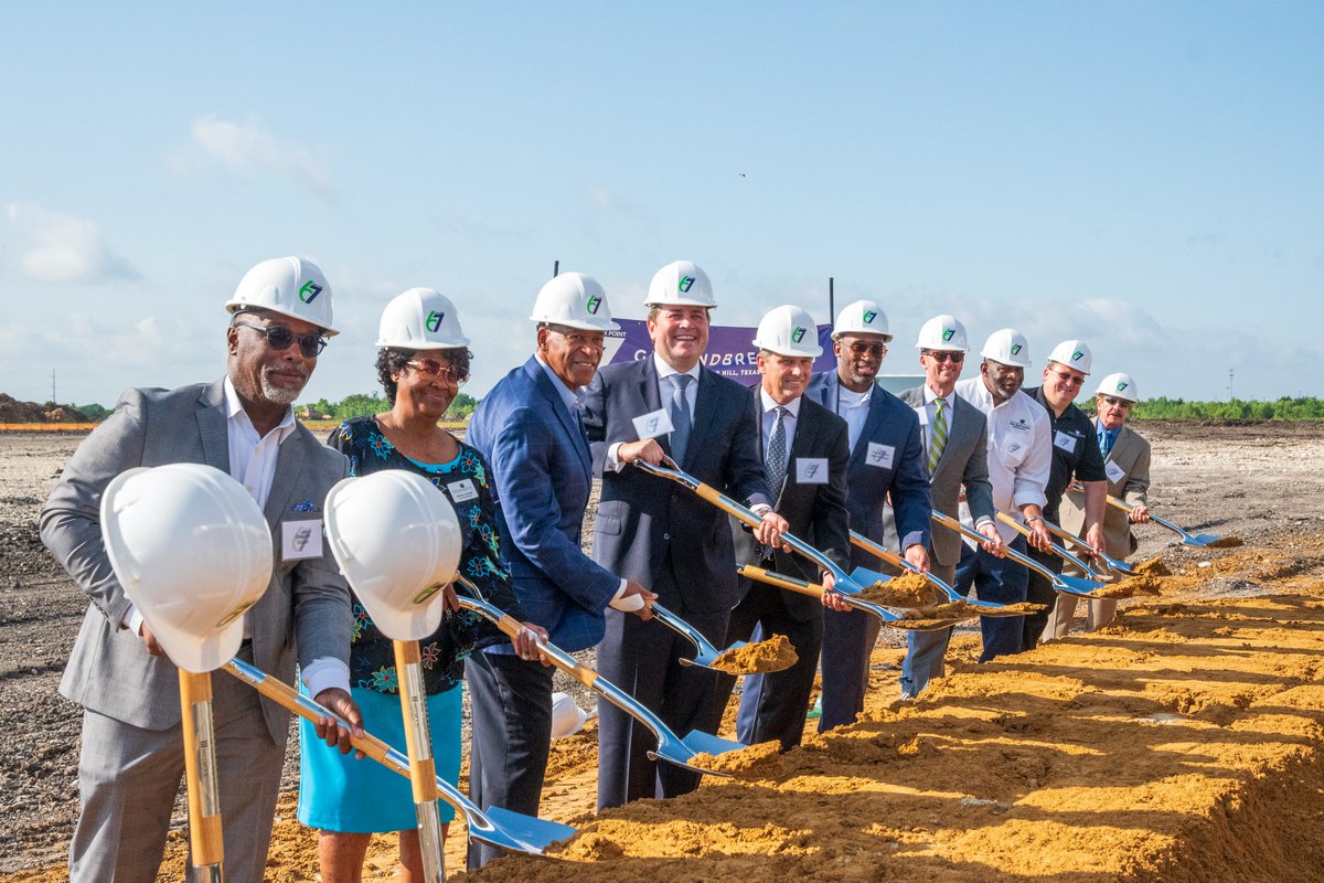 Today we officially welcomed <a href="/HillwoodDevelop/">Hillwood</a> to #cedarhilltx with a groundbreaking ceremony for the High Point 67 project!