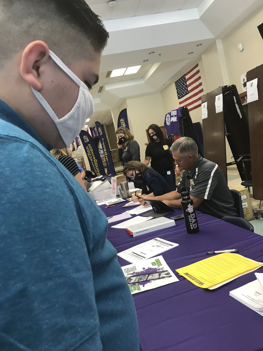 Ms_Goodday's tweet image. Where has the time 😮gone?! We of”fish”ally have a freshman. He is ready! I am not! 😭Be sure to check in on me 😬Aug. 23rd. 🐟🐠🎣🐡 ¿Dónde se ha ido el 😮 tiempo?  Tenemos un pez.  ¡El está listo! Yo por otra parte, ¡no! A ver cómo me va el 23 de agosto.😬@NISDCCA @NISDWarren