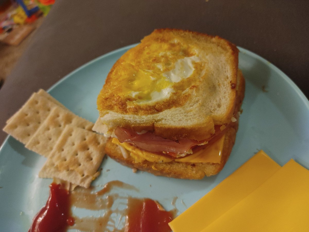BuzzedGamingYT's tweet photo. What the fuck is wrong with me https://t.co/iH06GpJ9R2