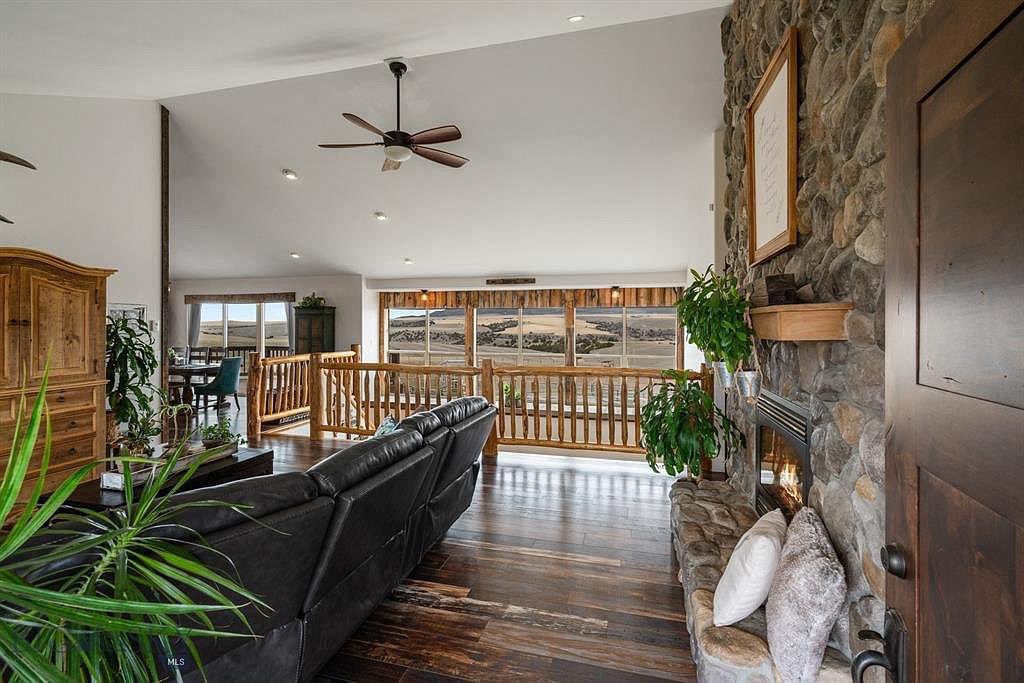 CountryChord's tweet image. Open land.