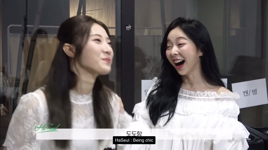 vivi telling haseul to be chic vs. vivi laughing her ass off when haseul said she was gonna be chic