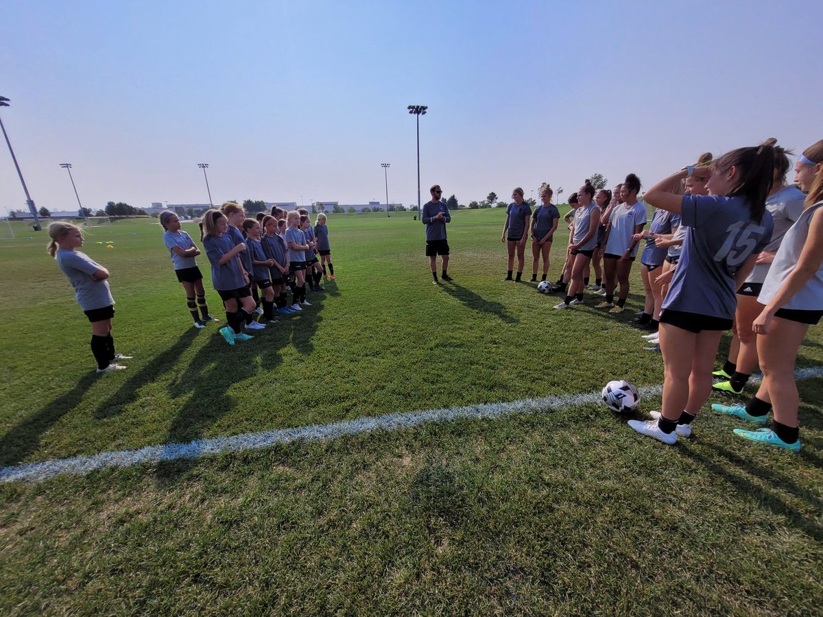 Cool moment at practice tonight, when when the youngest competitive age group in the <a href="/RapidsYouthClub/">Rapids Youth Soccer</a> club wants to come and meet our U19 girls to hear tips on how to get to their level…  <a href="/CORapidsECNL04/">CO Rapids 03/04 ECNL</a>