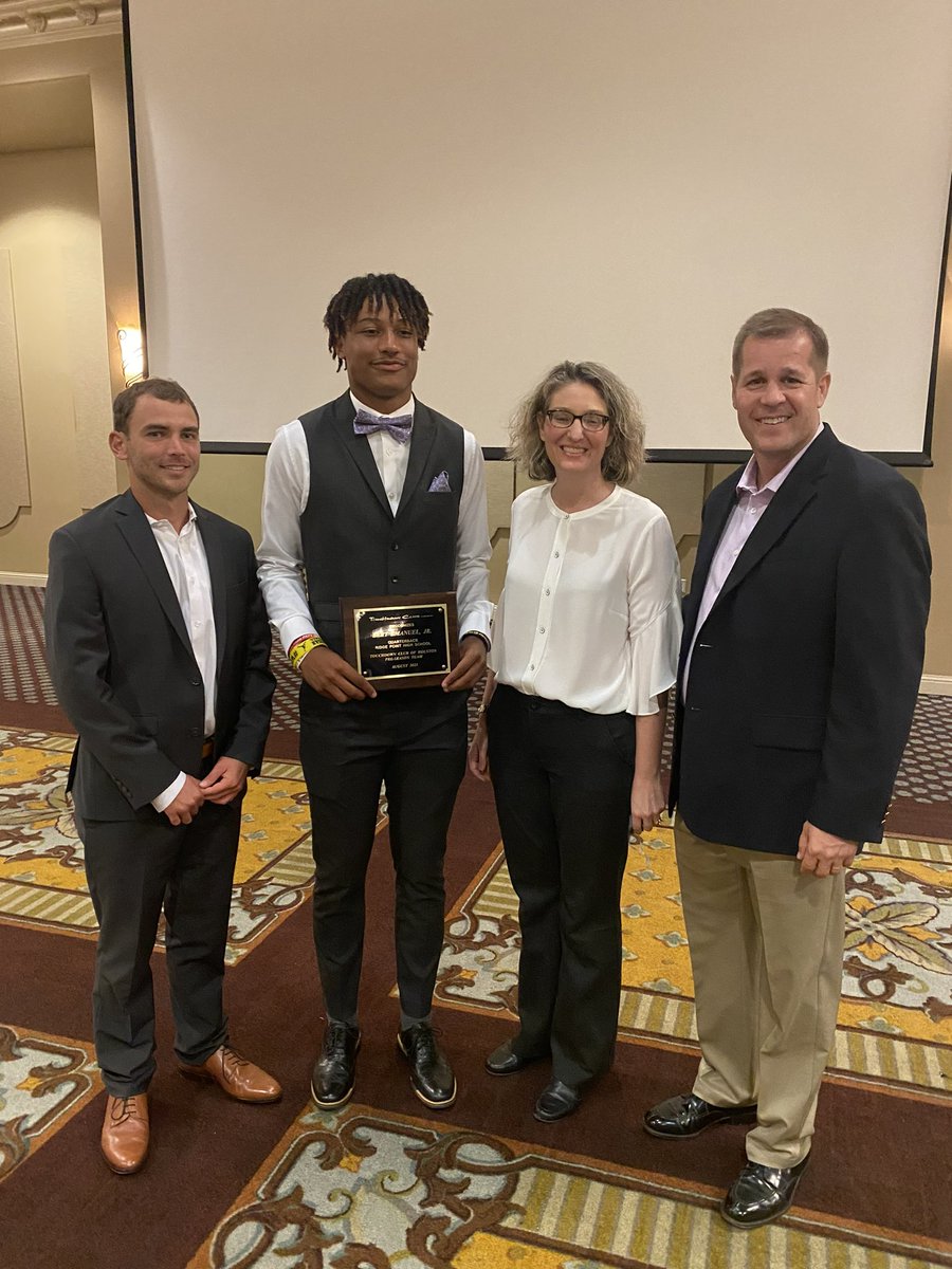 RPHS_FB's tweet photo. It was a fun night and an honor to support our QB @BertEmanuel3 at tonight’s @HoustonTDClub pre-season dinner. #Re21oad https://t.co/V51pnVcRyo