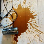 コーヒーは飲んで目を覚ますよりも…溢した方が目が覚める!