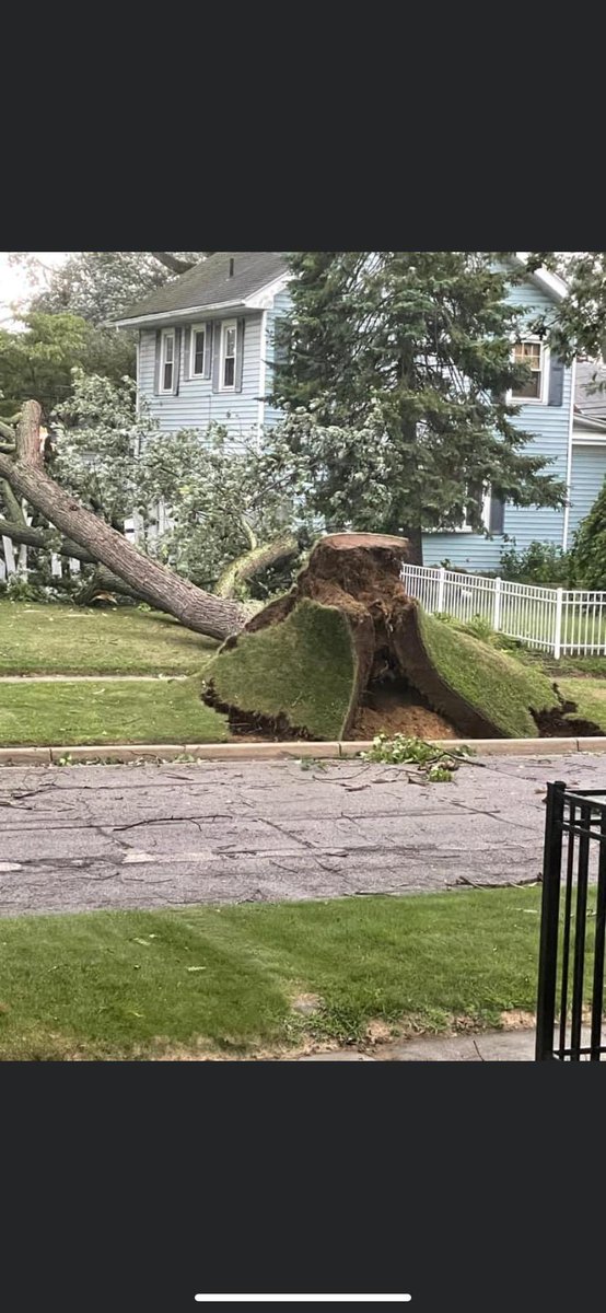 whiskeynow1980's tweet photo. Just a minor summer storm...⛈🌀
#summerstorm
#Miweather https://t.co/IgiIsRKPs2