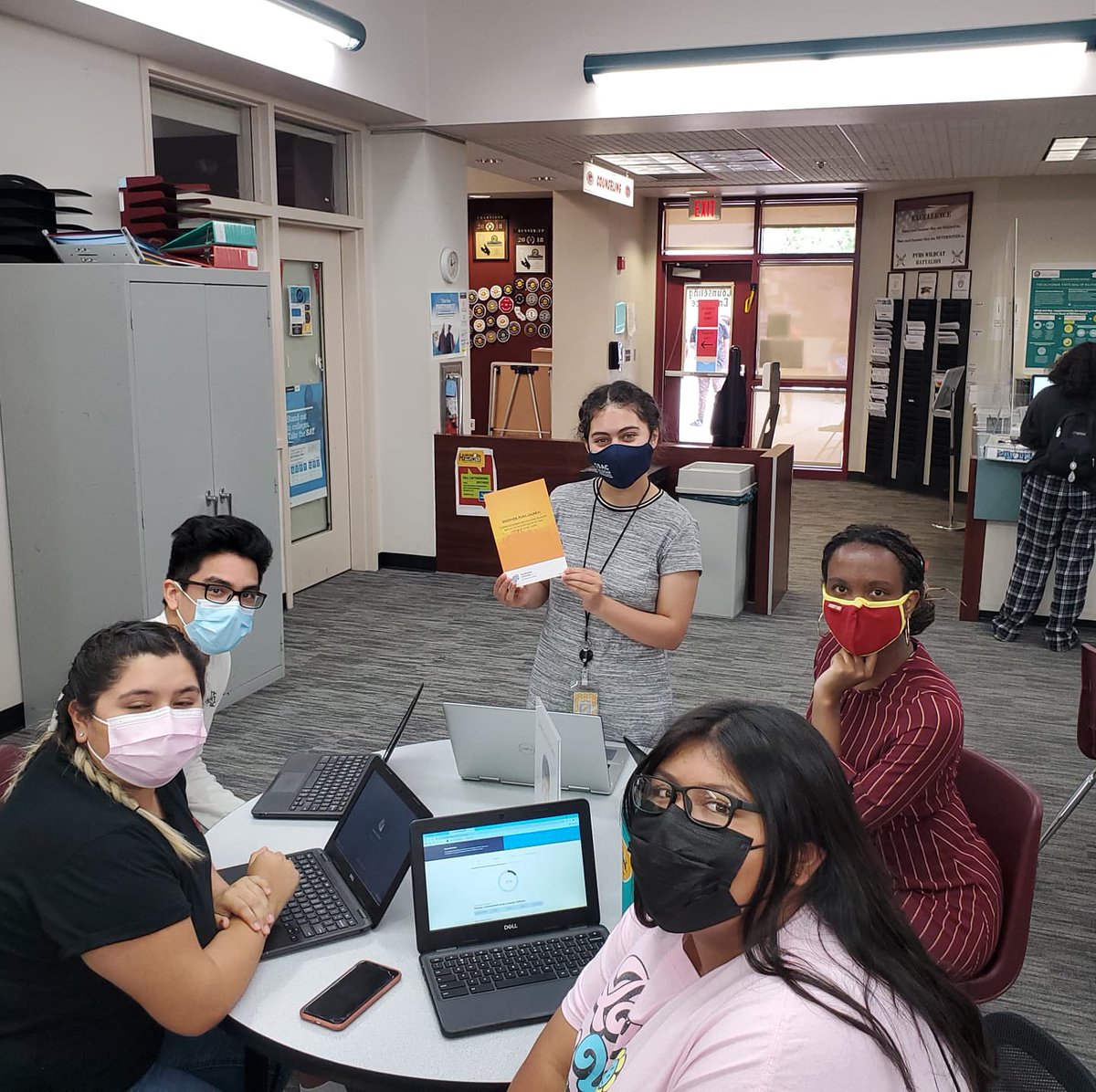 PalomaValley's tweet photo. Cal Soap Coach Renee Walters is busy helping our students with CCGI and FSA ID's.
#PalomaValley
#CalSoap
#FAFSA
#CADAA
#UniversityofCalifornia
#CaliforniaStateUniversity
@rivcocalsoap @MrMatthew_Elder https://t.co/M56W2e4D8L