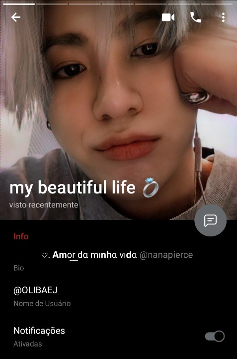 sério o oliver colocou bio combinando comigo no tg e eu tô toda gay