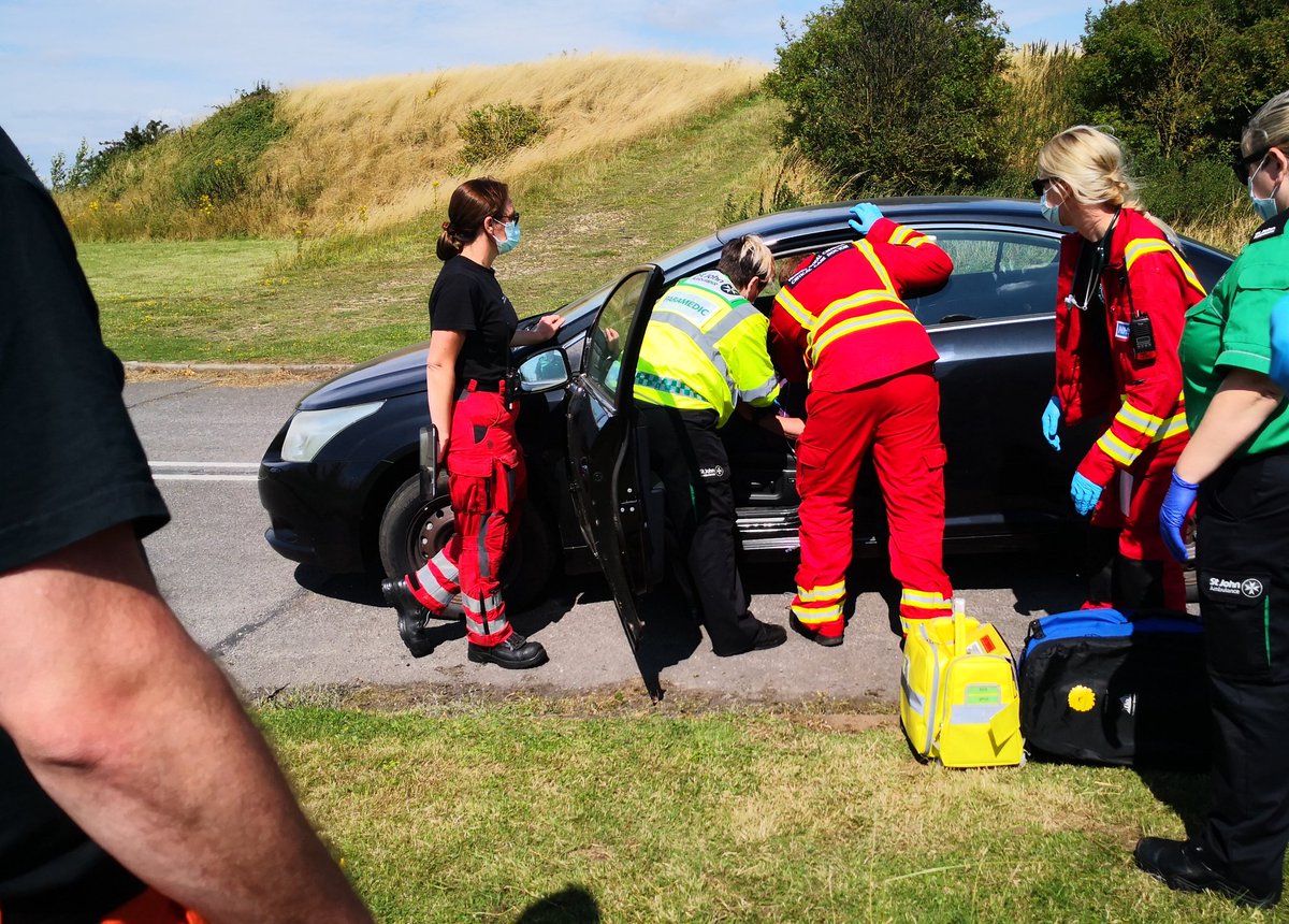 Skills tested to the max with further <a href="/jesip999/">JESIP</a> principles tested thanks to @LincsARV and yet more technically difficult scenarios. The pace is picking up on <a href="/FPHCEd/">prehospitalcare</a> #IBTPHEM course.
Thankful for my numerous new friends and colleagues for the direct and indirect support this week