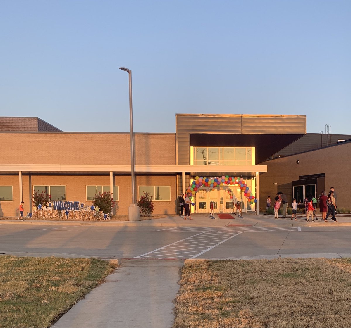 STEMKimLISD's tweet photo. Finally posting a pic of the beautiful first day of school sunrise 🌅 over ⁦@MemorialSTEM⁩   What a busy day! #stemkim 😉 https://t.co/zIlVLPSM8u
