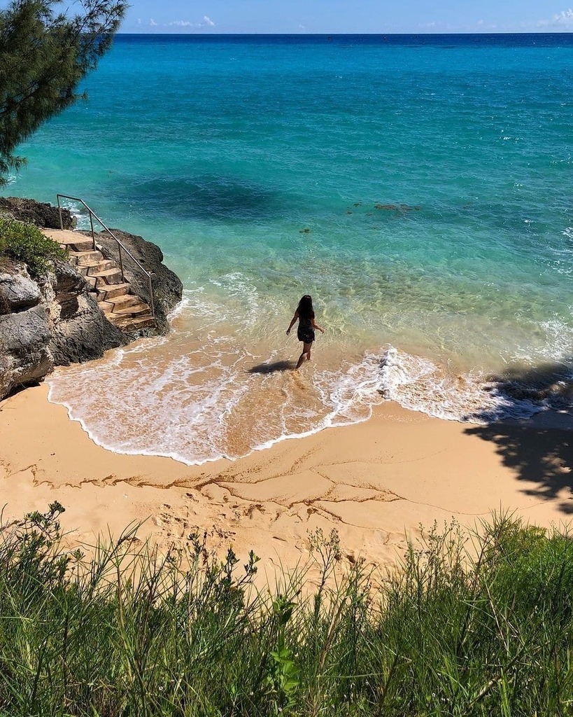 WeAreBermuda's tweet photo. In my element. Soaking up all the blues.
π·:@kimberleyeddy
#bermuda #islandtime #bermudablues #bermudabeach #happyplace #escape #sandytoes https://t.co/MukEMEFzGj