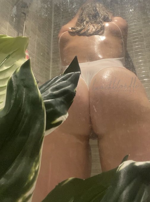 What was I thinking when this picture was taken?🤔 https://t.co/vOFyTAX8qM