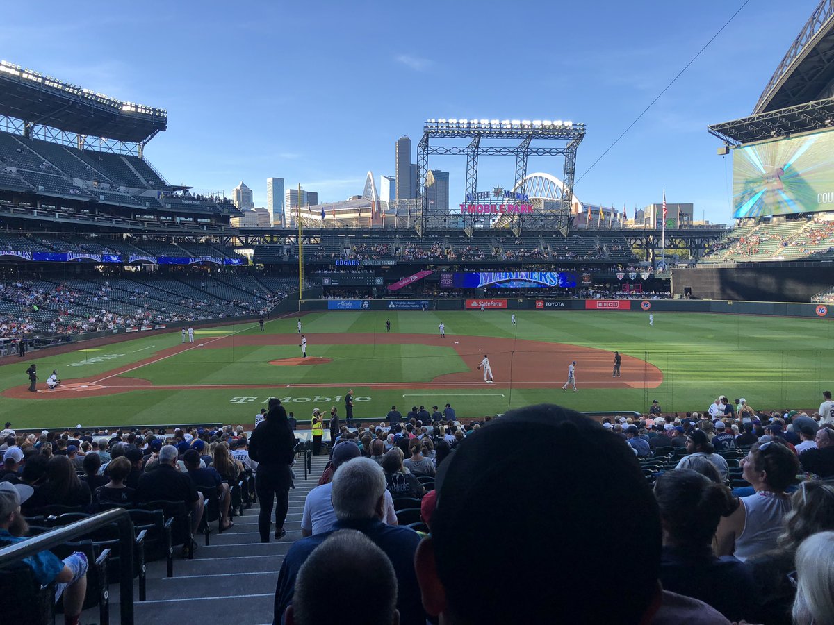 rees_da's tweet image. From an evening @TMobilePark to an afternoon @Seahawks training - enjoying the sporting summer #GoMariners #GoHawks