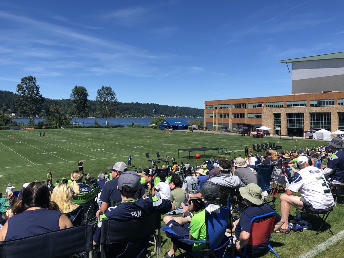 rees_da's tweet image. From an evening @TMobilePark to an afternoon @Seahawks training - enjoying the sporting summer #GoMariners #GoHawks