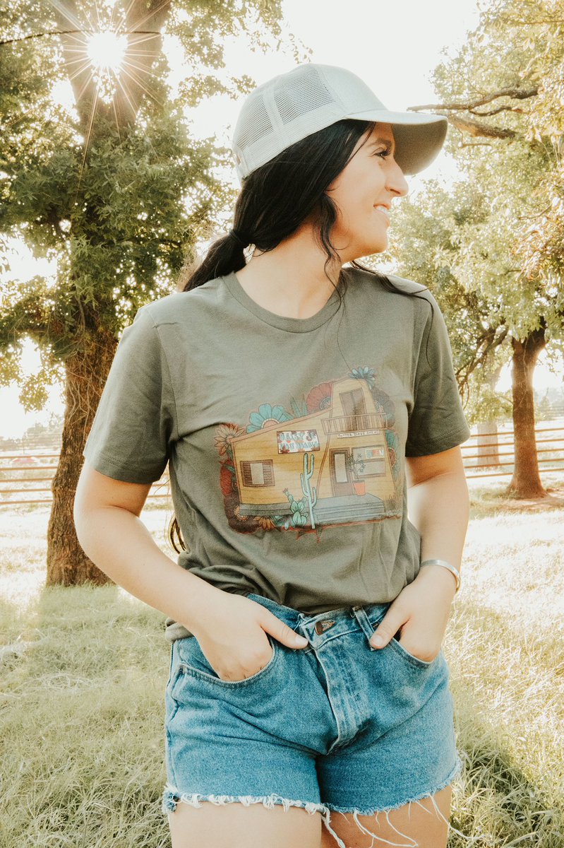 I am SO excited to announce that Jess Trenner with Jess Trenner Photography is joining our team! We are now reopening our model applications. Go to daisyifyoudoco.com to find out how to apply!

Delaney is wearing our Daisy If You Doobie tee. ✨