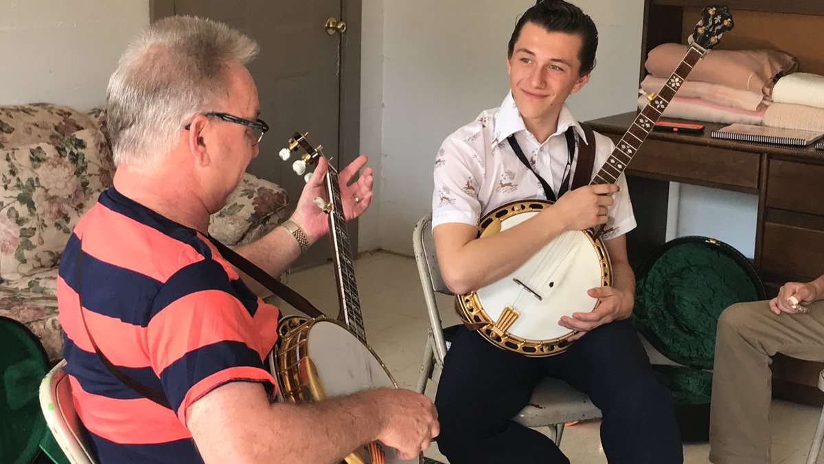 monroemandocamp's tweet photo. #monroemandolincamp - one on one instruction with your #bluegrass heroes! - TMS
#bluegrasslegends #monroestyle #playlikeyou #mandolin #banjo #fiddle #uprightbass #guitar https://t.co/jsPRAI2rhl