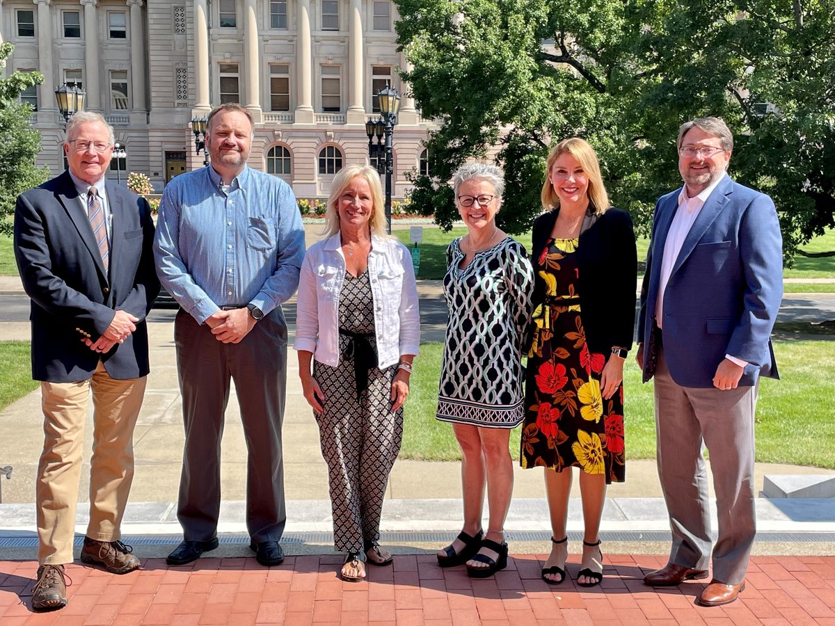 Last week, we were honored to meet with Senator Wise in Frankfort to address radon policy for school systems in the state of Kentucky. A few members of KARP gathered to have a conversation about protecting our children and educators from exposure to unsafe levels of radon.