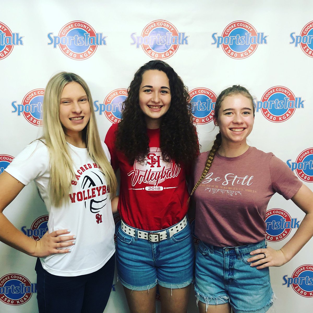 CookeCoSports's tweet photo. Great show with fun guests. Thanks to Sacred Heart volleyball, the Luster family who dominate at horseshoes, Gainesville volleyball, and three Muenster Elementary students who told us about the first day of school. @shathletics2122 @GHS__Vball @Muenster_ISD https://t.co/CnFpptOOQo