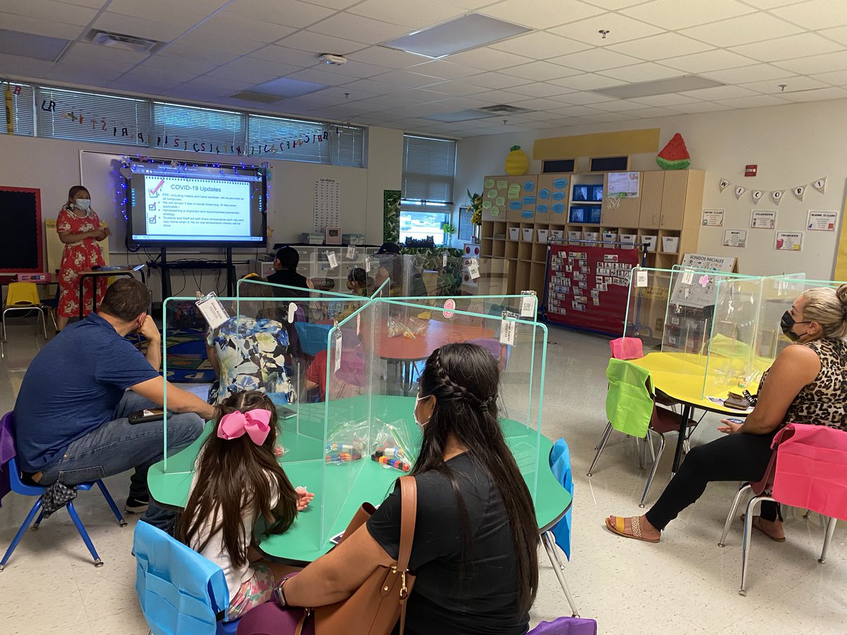 MsAWilliams's tweet photo. My first Meet the Teacher as an Aztec was amazing! It was great to see the families coming in to support our students! We are definitely #BotelloStrongerTogether @BotelloElem @EspinozaBotello https://t.co/HKH6tKTWTR