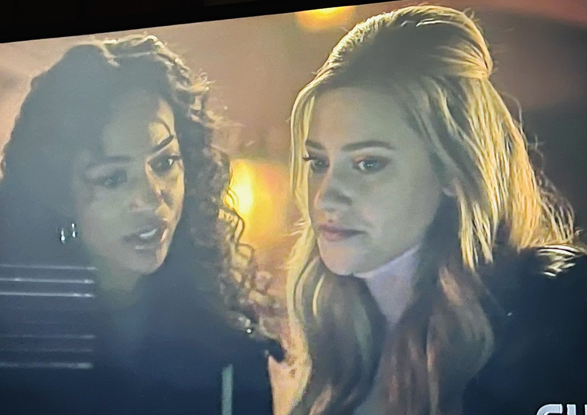 melissalucken's tweet photo. When it’s obvious you shouldn’t trust someone, but you’re still hanging with them.
#riverdale #wheresjughead #WritingCommnunity #bughead #riverdalefandom #bingeriverdale https://t.co/jjLjFizbpU