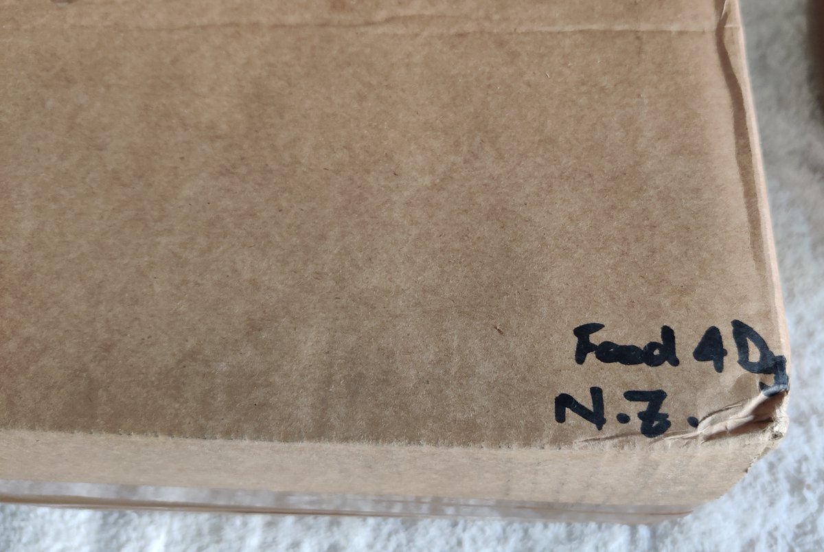 Food4Dogs's tweet photo. I received a 'mystery' package today. Lots of address and transit stickers from overseas all over the front.
I turned over the box ... and there I see this simple marking. Looks like delivery services in NZ (and maybe overseas?) know Food4Dogs. Simple. Effective. 😃
#Food4Dogs https://t.co/kWaV5vm1aV