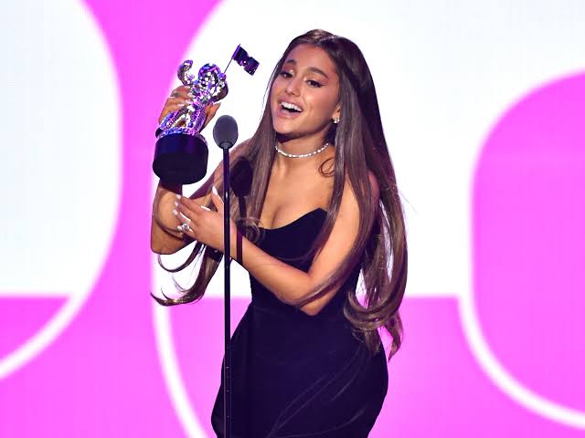 ariana vma 2021