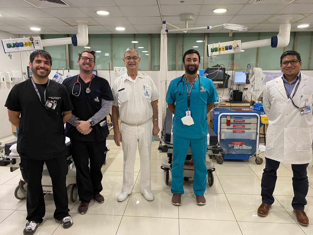 MDU_AndresBello's tweet photo. Junto al director del programa Dr Leonardo Ristori , Nuestro Docente  Dr Wilson Villamar y nuestros becados del programa medicina de urgencias UNAB en el lugar donde empiezan los mejores Primeros 15 minutos del urgenciologo ⚡️ @WilviveWilson @negrotroncoso @JogomezF https://t.co/F5VGYRO2SD