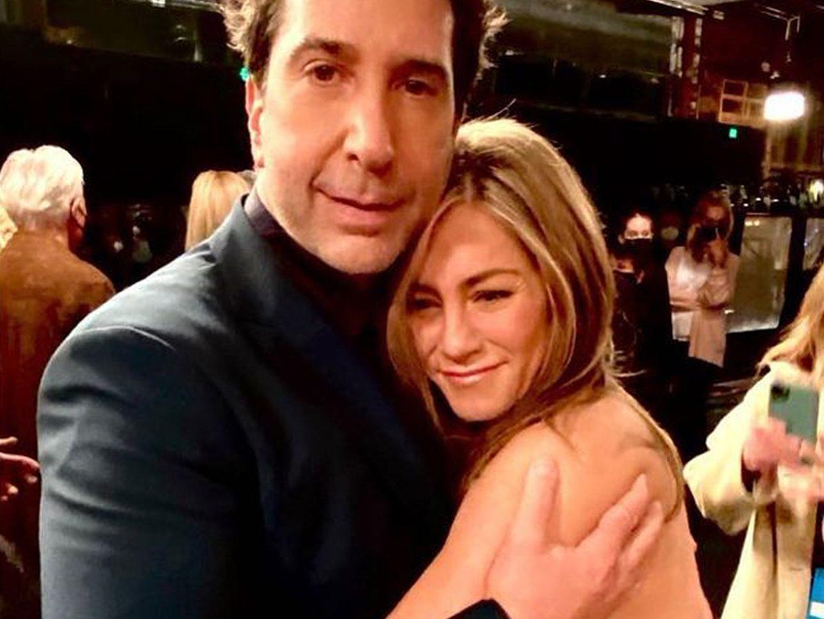 Jennifer Aniston and David Schwimmer deny dating rumours