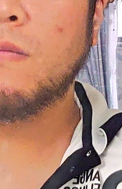 朝起きて鏡を見るとウシジマくんがおる…似てるなやっぱ 