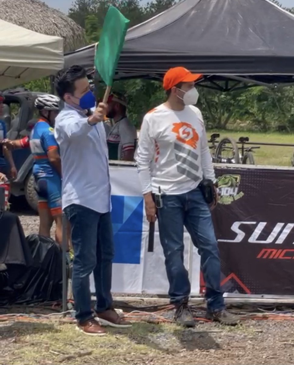 Es el esfuerzo y las ganas de competir lo que te llevará a saborear las mejores experiencias🌟!
Banderazo🏁 de salida al campeonato interestatal de ciclismo de montaña 🚵‍♂️ 
#PaDelante👍🏻