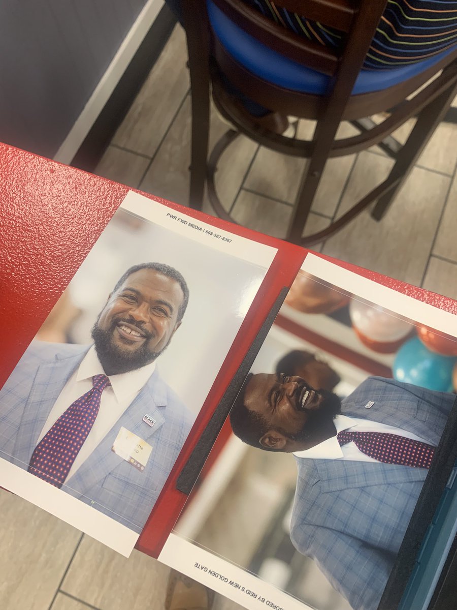 LafayetteCrump's tweet photo. What a privilege to share some thoughts @ #BronzevilleWeek’s Business Breakfast on behalf of @MilwaukeeDCD and @MayorOfMKE’s Administration. Big thanks to @alderwomancoggs and all the participants & attendees including https://t.co/JxCVUzhvV8 which produced portraits on the spot! https://t.co/7JOqoV3IGS