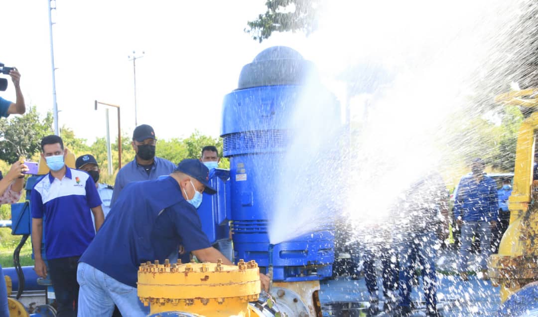 AdolfoP_Oficial's tweet photo. #11Ago Activamos el motor número 3 de la Estación de rebombeo El Carabalí, ubicada en la parroquia Cabudare del municipio Palavecino, con esto sumamos 80 litros por segundo de suministro de agua a las comunidades. #LaClaveEsVacunarse https://t.co/2Z5fPQXJ7s
