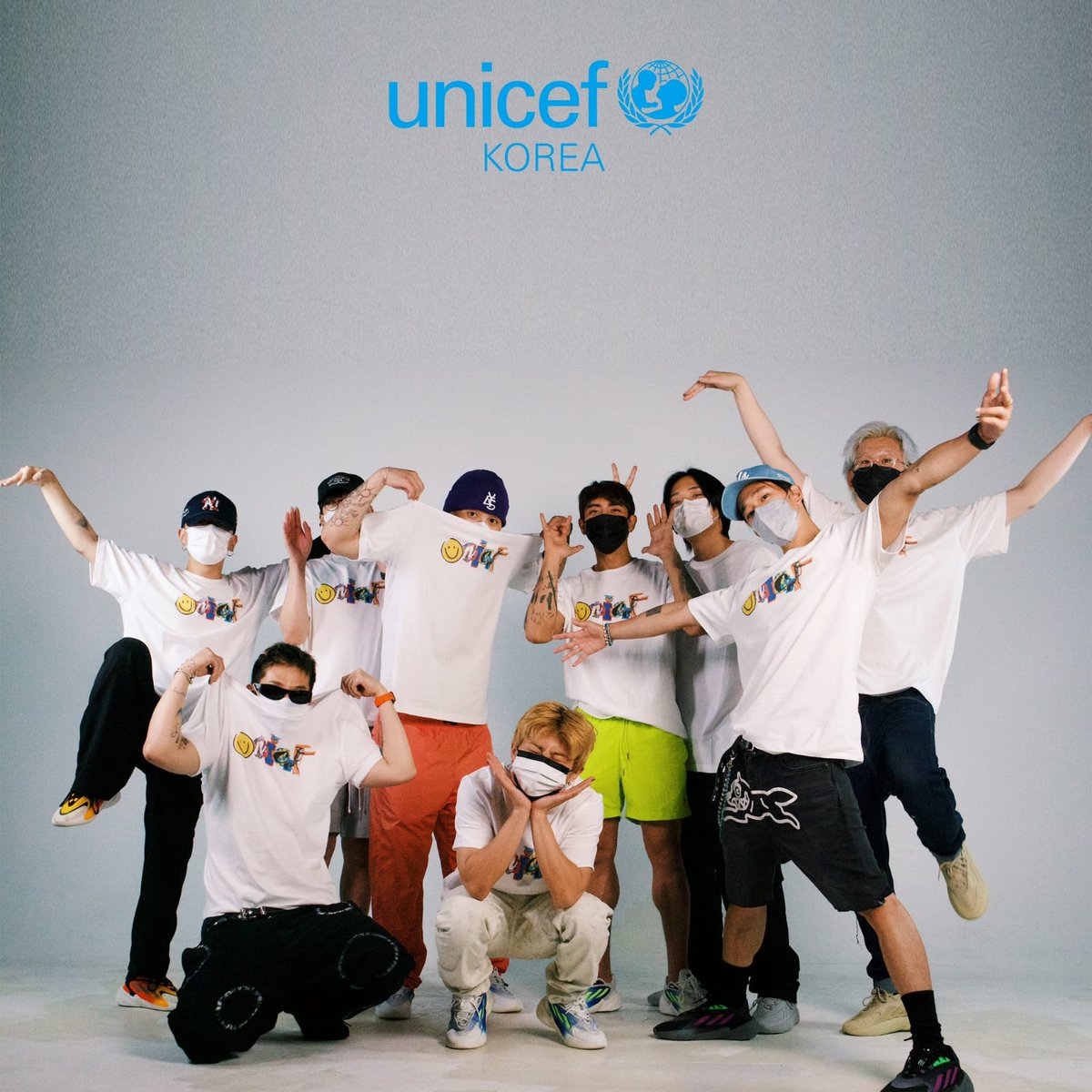 revistakoreain's tweet photo. DPR Crew, em parceria com a UNICEF Korea, lançou a campanha "CHANGE against CHANGE", que visa ajudar a combater crises climáticas que afetam crianças e adolescentes. 🥺

Eles estamparam 10 mil camisas que serão distribuídas àqueles que patrocinarem o projeto na Coreia do Sul. https://t.co/h9k4lXFRPz