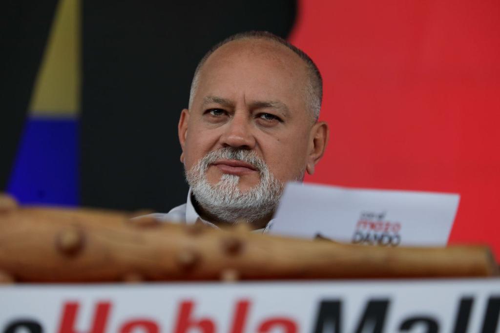 PartidoPSUV's tweet photo. "Nuestra propuesta es clara, nuestra propuesta es el socialismo en Chávez, sintámonos orgullosos de llevar nuestra bandera", @dcabellor.

#EpaPsuv2021VictoriaPopular https://t.co/izH6edErwS