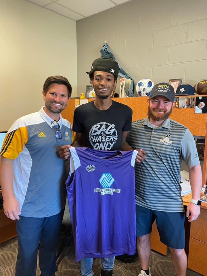 Ran into some big dawgs while getting everything ready for the tournament! Special s/o to Muriel Battle High School for allowing us to host MidWest Madness at their amazing facility &amp; a place we can call home ! 

#BattleStrong 💪🏾
#EmbraceTheChase 🏃🏽‍♂️
#MidWestMadness🏀