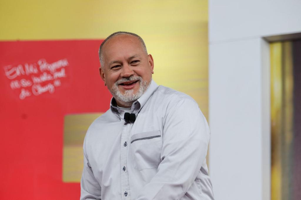 "Por eso insistimos que no se tratan de candidaturas, es la Patria, es la Revolución Bolivariana. Quienes ganen debe ser su tarea principal defender la independencia de nuestro país con su propia vida", <a href="/dcabellor/">Diosdado Cabello R</a>. 

#EpaPSUV2021VictoriaPopular