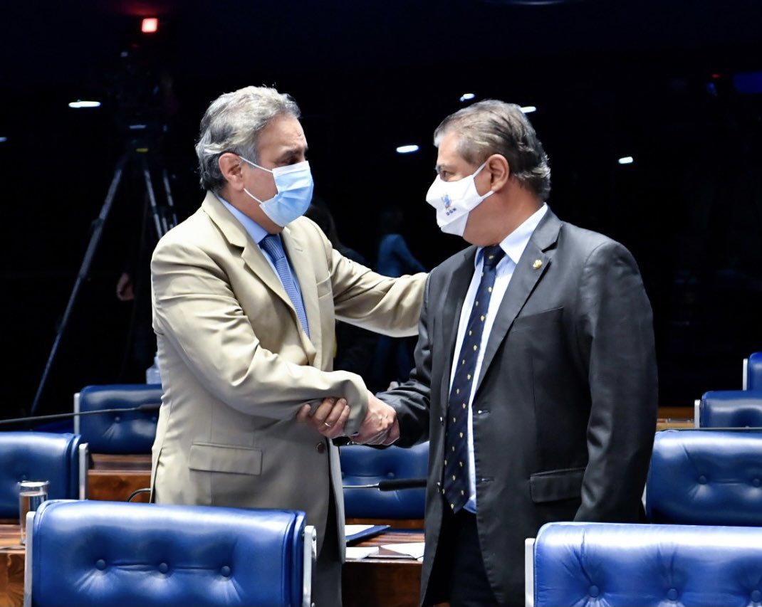 nelsinhotrad's tweet image. Enalteço a obstinação do senador @paulopaim , autor do PL, e a parceria do deputado @aecioneves pelas melhorias feitas na @camaradeputados . Aguardamos ansiosos a sanção desse instrumento de acesso universal a insumos de saúde, bem público global.

📷Agência Senado / @beansclock