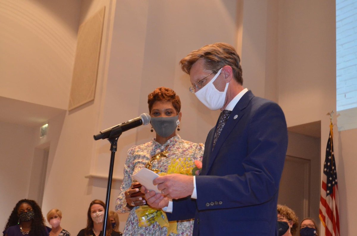 CONGRATULATIONS 🏆🎉: Mrs. Kimberly Christian Johnson, who teaches at Auburn Junior High School, has been named the 2021-2022 Alabama Teacher of the Year (TOY)! 
•
Auburn City Schools celebrates the 2021 ALABAMA TEACHER  OF THE YEAR!
 #AuburnCitySchools