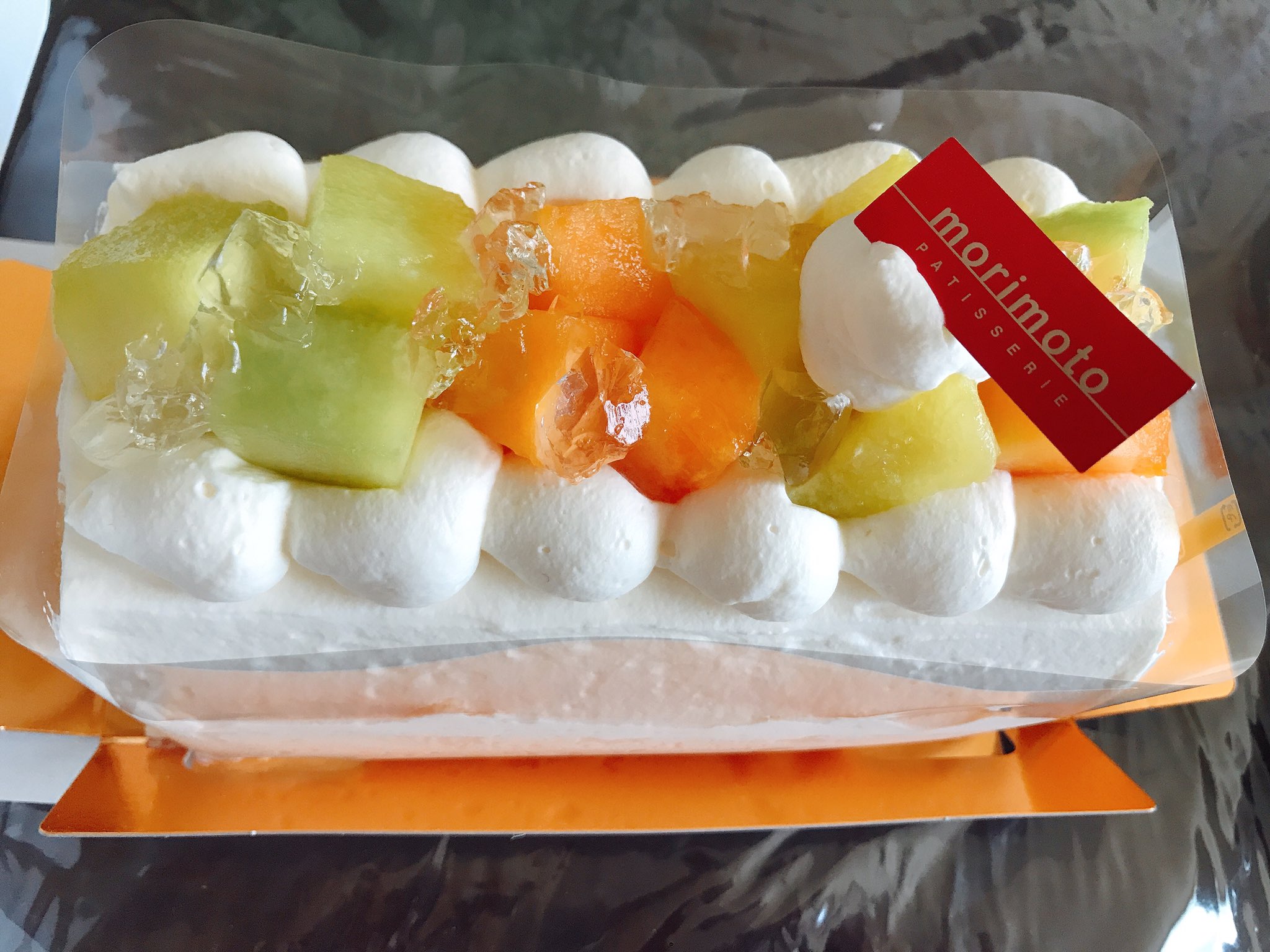 ルーナ 結婚記念日 もりもと メロンロール メロンが大好きだからこのケーキ買った ケーキは甘さ控えめ メロンはあまあま T Co E0hsdsh8ma Twitter