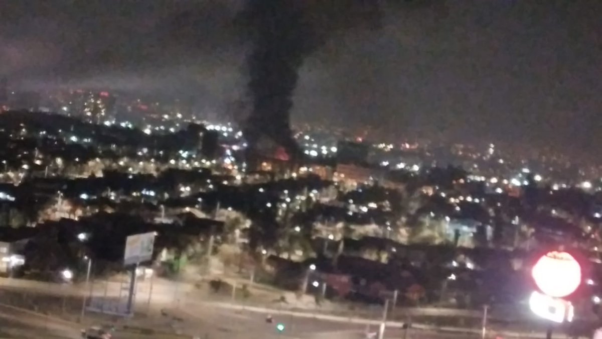 RNESANTIAGO's tweet image. 🔴AHORA | San Joaquin
En estos momentos se declara 2da Alarma de Incendio en Benito Rebolledo c/ Vicuña Mackenna, en facultad de Matemáticas de la U. Católica en Campus San Joaquin, personal bomberos en el lugar.
EN DESARROLLO 
#TodosSomosRNE 

@biobio @reddeemergencia