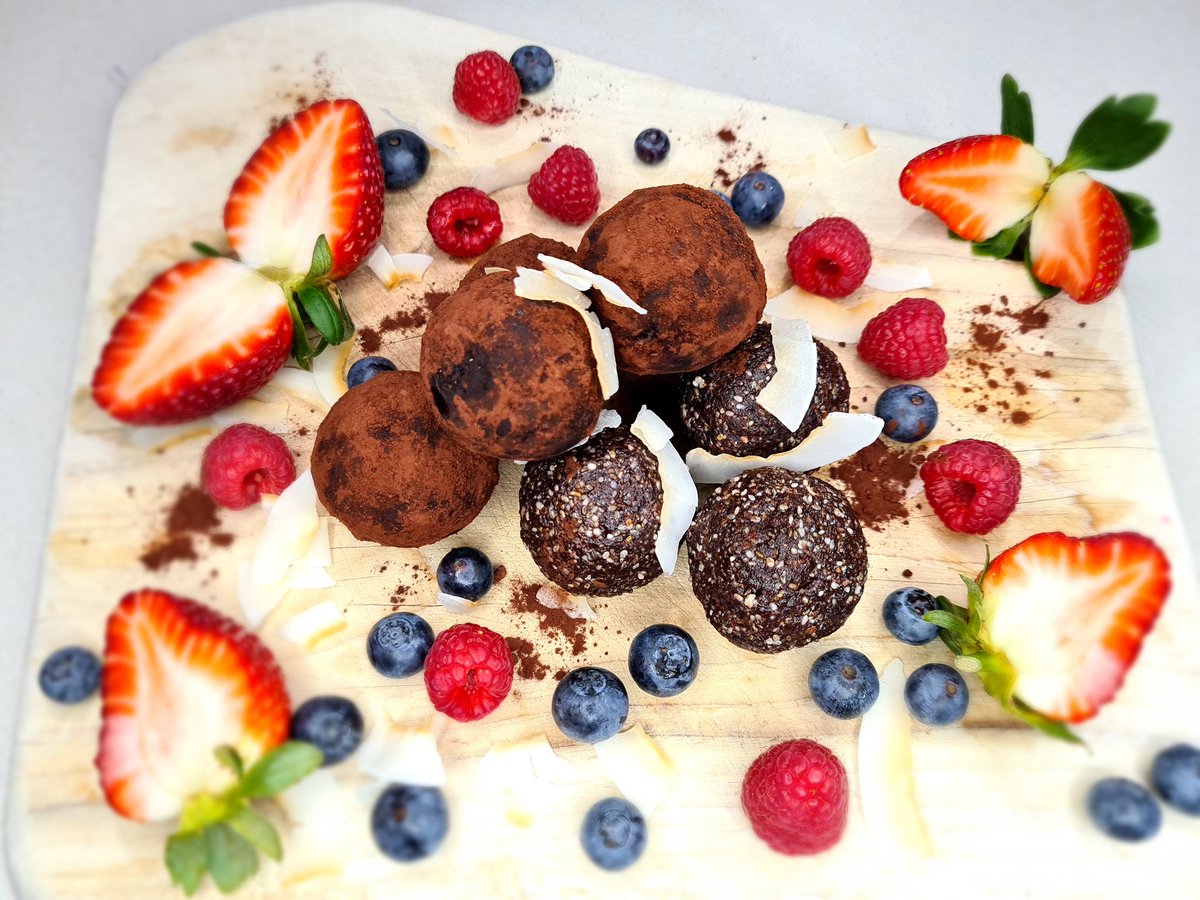 TheFlyingChef_'s tweet photo. Chocolate mocha bliss balls 👌😍

https://t.co/5JEYsRSY1z 

#chocolate #mocha #blissballs #glutenfree #dairyfree #sugarfree #paleo #vegan #celiac #recipe #plantbased #eggfree #keto #ultragold #chocolatelover #yummy #chocolatelovers #healthy #healthyfood #nutrition #fitness https://t.co/Xd5Y2kqy6B